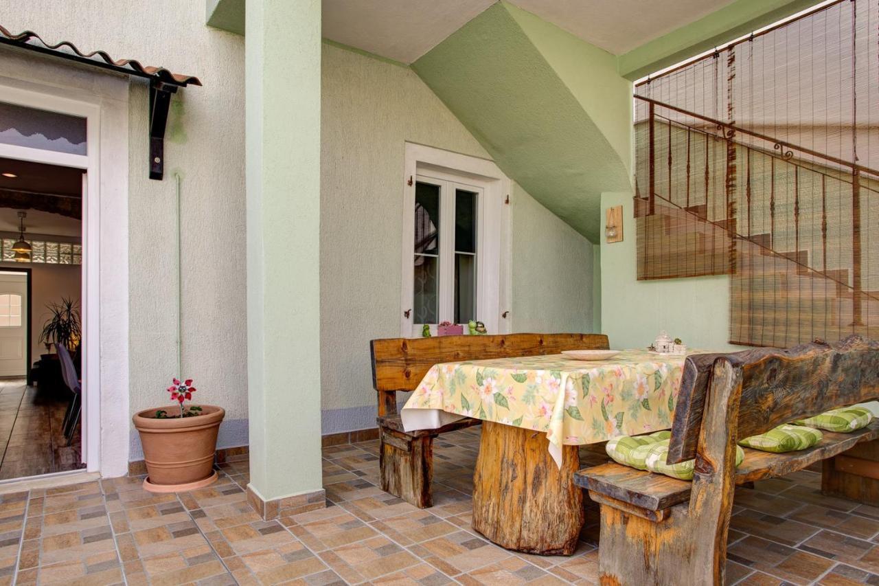 Apartment Laura With Terrace Vodnjan Esterno foto